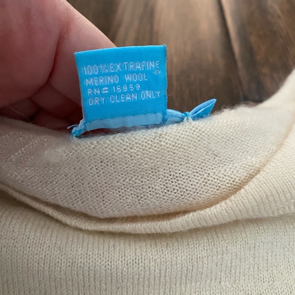 J McLaughlin Sweater - Picture 8 of 8